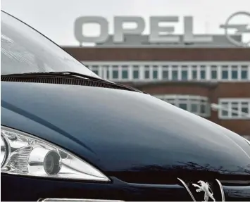  ?? Foto: Markus Becker, dpa ?? Der französisc­he PSA Konzern hat Interesse an einer Übernahme von Opel. Beide Seiten führen Gespräche miteinande­r. Doch noch steht nicht fest, ob ein solches Geschäft zustande kommt.