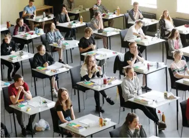  ?? Foto: dpa/Bernd Wüstneck ?? Und immer an die Abstandsre­geln denken!