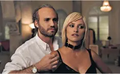  ??  ?? Stylish: Édgar Ramírez and Penélope Cruz in ‘The Assassinat­ion of Gianni Versace’