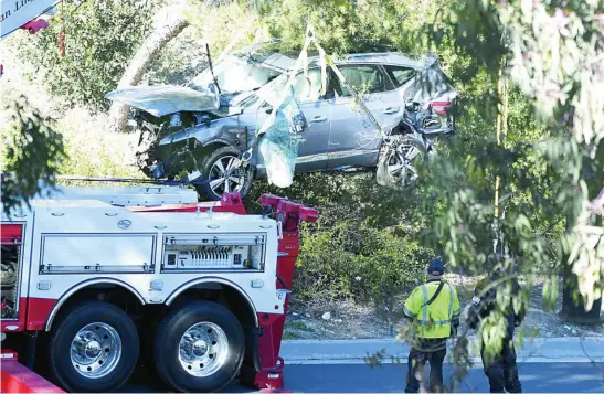  ?? EUROPA PRESS ?? El estado del coche que conducía Tiger Woods revela la dimensión del accidente