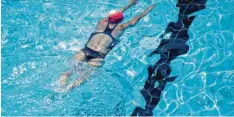  ?? Foto: Christoph Soeder, dpa ?? Wenn man es richtig macht, ist Schwimmen für den Rücken eine gute Sache. Doch es gilt ein paar Dinge zu beachten.