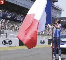  ??  ?? 1 2 [1] Poisson pilote Le nageur Camille Lacourt était comme un poisson dans l’eau. Avant le départ du Motogp, ce fan de moto et de Zarco a porté le drapeau français pendant la Marseillai­se. [2] Légendes Pour le 25e anniversai­re du GP de France organisé par Michy, une très belle expo a réuni des motos ayant écrit l’histoire des GP de 1994 à 2017.