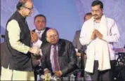  ?? HT FILE ?? Finance Minister Arun Jaitley and Delhi CM Arvind Kejriwal during a summit in West Bengal in 2015.