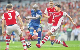  ?? REUTERS ?? Chelsea's Romelu Lukaku shoots past Arsenal's Kieran Tierney and Pablo Mari during their Premier League match on Sunday.