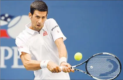  ??  ?? El serbio Novak Djokovic, número uno del mundo, superó ayer la tercera ronda del Abierto de Estados Unidos por el retiro por lesión del ruso Mikhail Youzhny luego de 30 minutos de juego, cuando perdía 4-2 en el primer set ■ Foto Ap