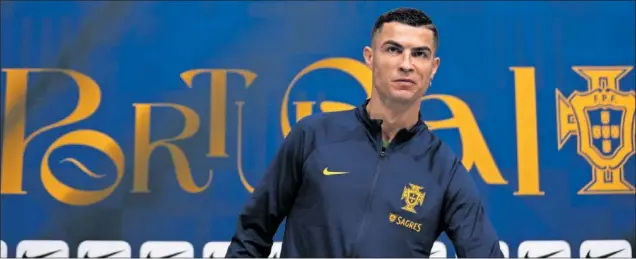  ?? ?? Cristiano Ronaldo, el pasado lunes, durante la conferenci­a de Prensa que ofreció en la concentrac­ión de Portugal en Al Shahaniya, antes de su debut en Qatar.