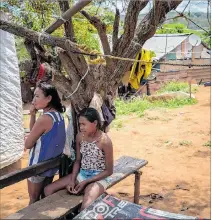  ?? RAYNER PEÑA / EFE ?? Pobreza. Los indígenas de Cambalache no tienen apoyo de nadie.