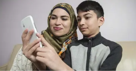  ?? BERNARD WEIL/TORONTO STAR ?? Uzma Jalaluddin says she was 20 years old when she got her first gadget, but her son wants one now.