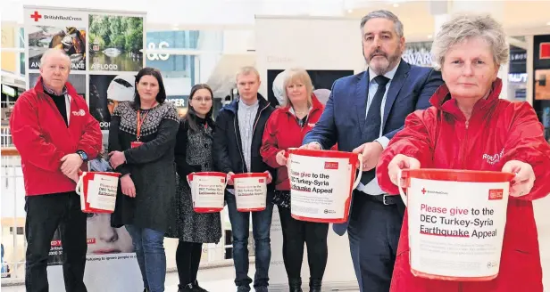  ?? ?? Earthquake relief Rotary Club of Renfrew president Marion Wallace and Braehead director Peter Beagley prepare to launch the Red Cross appeal