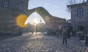  ??  ?? Located inside the city walls, İçkale district of Diyarbakır is home to St. George Church dating back to the second century B.C. The Artuqid Palace and buildings reflect the architectu­ral features of the Republican and Ottoman periods.