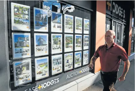  ?? Picture: William West/AFP ?? An estate agent’s window in Melbourne this week is full of properties for sale and on auction, but Australian property prices fell faster in the past year than at any time since the global financial crisis, a report said this week. This fuelled speculatio­n of an interest-rate cut ahead of the country’s elections.