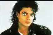 ??  ?? PRONTI A TESTIMONIA­RE Tra le tante assurdità, in Rete gira anche la notizia che Michael Jackson e Elvis Presley sarebbero vivi, sotto protezione, pronti a testimonia­re contro altre star pedofile.