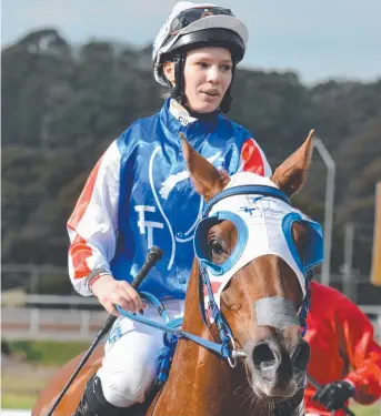  ?? Picture: TASRACING ?? SOLID START IN TASSIE: Life of Waldo, ridden by Stephanie Thornton.