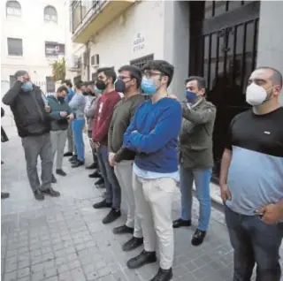  ?? // MIGUEL ÁNGEL ?? Uso de mascarrill­as en una igualá de costaleros en Córdoba