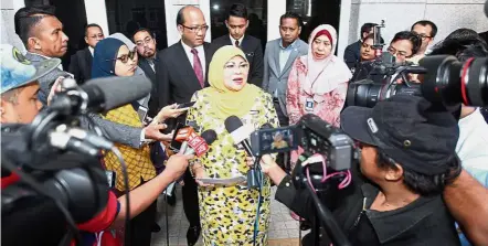  ??  ?? Speaking out: Rohani addressing the media after the sentencing in Putrajaya.