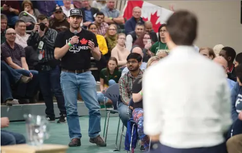  ?? BRANDON HARDER ?? Regina steelworke­r Courtland Klein asks a question of Prime Minister Justin Trudeau during a town-hall meeting at the University of Regina last Thursday. Although Klein didn’t like Trudeau’s response, he says his experience on Thursday was worthwhile and he has “no regrets.”