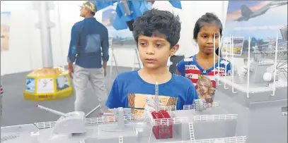  ?? SUBHANKAR CHAKRABORT­Y/HT PHOTO ?? A child admires a model at the exhibition on Gomti Nagar railway ground. The exhibition is part of 4th India Internatio­nal Science Festival.