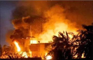  ??  ?? Photo shows the burning headquarte­rs of the Iranian consulate in the southern Iraqi city of Basra.