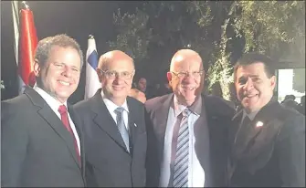  ??  ?? En otro evento oficial. De izquierda a derecha, Darío Messer, Julio Messer, el Pdte. israelí Reuven Rivlin y el Presidente Horacio Cartes.