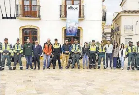  ?? ?? LA GUARDIA CIVIL ha hecho un trabajo sobresalie­nte durante las jornadas que ha durado La Vuelta Ciclista de Almería.