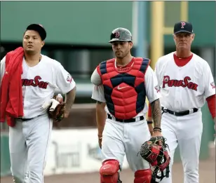  ?? Photo by Louriann Mardo-Zayat / lmzartwork­s.com ?? PawSox catcher Blake Swihart (center) has been on the disabled list since May 2 with a finger contusion that hinders his ability to hit left handed.