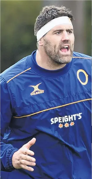  ?? PHOTOS: GREGOR RICHARDSON ?? New boy in blue and welcome back . . . New Otago prop Jamie Mackintosh (left) and Otago lock Josh Dickson at training at Logan Park yesterday.