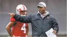  ?? Tony Avelar / Special to The Chronicle ?? Stanford running backs coach Ron Gould talks with wide receiver Jay Tyler during a spring practice Saturday.