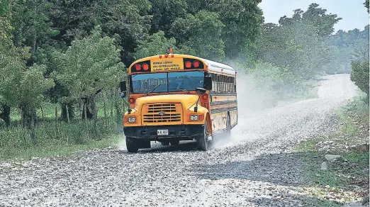  ?? FOTOS: LUIS LEMUS ?? La pavimentac­ión de la carretera a su casco urbano ha sido un sueño de los habitantes de Esparta.