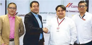  ??  ?? At the contract signing are Cemex Philippine­s corporate communicat­ions and public affairs director Chito Maniago, Cemex logistics director Michael Martin Teotico, WPF general manager Celso Caballero III, and Aboitiz Equity Ventures assistant vice...