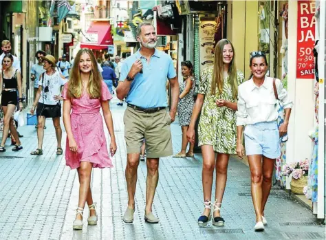  ?? EFE ?? La Familia Real al completo paseando por Palma de Mallorca esta semana