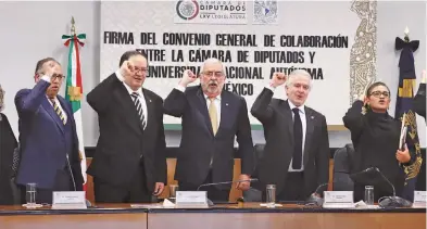  ?? LAURA LOVERA ?? El rector
Enrique Graue signó un convenio entra la UNAM y la Cámara de Diputados