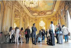  ??  ?? Dorado. El salón, inspirado en el de los Espejos de Versalles, deslumbró.