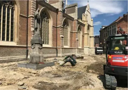  ?? FOTO JCR ?? Op het Heilig Hartplein moeten de werken tegen het bouwverlof klaar zijn.