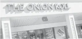  ?? AMYBETHBEN­NETT/SOUTHFLORI­DASUNSENTI­NEL aftermore than a year in ?? The OnionRoll in Lauderdale-by-the-Sea abruptly closed on Monday business.