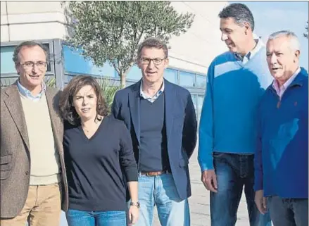  ?? INMA SAINZ DE BARANDA ?? Alfonso Alonso, Sáenz de Santamaria, Feijoó, Albiol y Arenas, reunidos en Barcelona