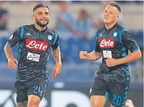  ??  ?? ARTILLERO. Lorenzo Insigne (izquierda) es el máximo goleador del Nápoli tras 10 jornadas jugadas. Suma seis tantos en la actual justa.