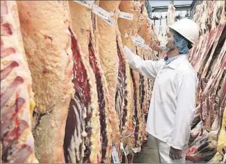  ??  ?? COMERCIO EXTERIOR. Carne y lácteos fueron los productos con mayor pago de aranceles en 2019.