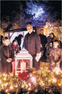  ??  ?? U Parku Dorka 10. prosinca pali se druga svijeća adventskog vijenca, a posjetitel­je na božićnom sajmom čekaju okićene adventske kućice s lokalnim suvenirima, poslastica­ma i prigodnim poklonima