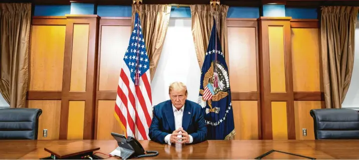  ?? Foto: Imago Images ?? Sieht aus wie aus der Netflix‰Serie „House of Cards“, ist aber real: Donald Trump im Weißen Haus. Sind seine Tage dort gezählt oder findet er selbst bei einer Niederlage Wege, um an der Macht zu bleiben?