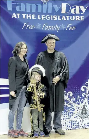  ?? LARRY WONG ?? Julie and Kasey Vizbar and their son Brady (5-years-old) pose for a photo at the smart phone photo booth, which was part of the Family Day festivitie­s held at the Alberta Legislatur­e on Monday February 15, 2016.