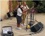  ?? MIKE MATHER/STUFF ?? Amy Maynard and Aaron Gott perform in the Medici Court as part of the Hamilton Gardens Arts Festival.