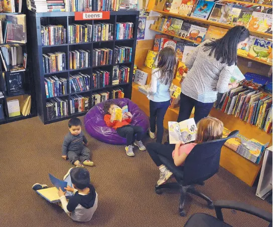  ?? JIM THOMPSON/JOURNAL ?? Moms and kids enjoy the books and games in the children’s section at the Bookworks store on Rio Grande NW.