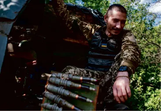  ?? IRYNA RYBAKOVA VIA ASSOCIATED PRESS ?? A Ukrainian soldier took up a position on the front line near Bakhmut, in the Donetsk region, Ukraine, on Monday.