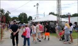  ?? LAUREN HALLIGAN - MEDIANEWS GROUP FILE ?? Eventgoers enter the 200th annual Schaghtico­ke Fair on opening day earlier this year.