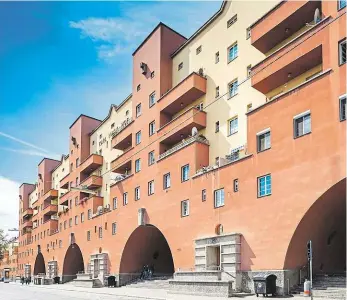  ?? Foto: Shuttersto­ck ?? Nejznámějš­í Gemeindeba­u Karl Marx Hof se 1 272 byty se proslavil ve 30. letech kvůli souboji socialistů s austrofaši­sty.