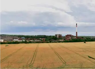  ?? ?? Areál bývalej fabriky Niklová huta v Seredi.
FOTO: TASR/L. GRINAJ