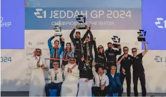  ?? ?? Champions of the water: E1 Series winners pose with founders Rodi Basso and Alejandro Agag as well as members of the Saudi royal family