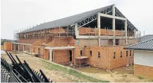  ?? Picture: ARETHA LINDEN ?? ON THE GO: Headmaster Jan Brand stands in front of the new Grens Laerskool in Baysville that is being constructe­d.