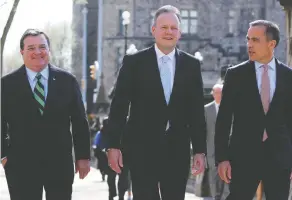  ?? ANDRE FORGET / QMI AGENCY ?? Then-Governor of the Bank of Canada Mark Carney, right, and Finance Minister Jim
Flaherty, left, with a newly appointed Stephen Poloz in Ottawa in 2013.