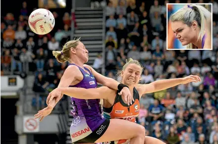  ?? GETTY IMAGES ?? Erin Burger, left, of the Firebirds, and Jamie-Lee Price, of the Giants, scrap for the ball. Inset: Gretel Tippett shows the scars of the battle of the Firebirds and the Giants.